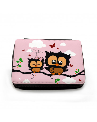 Gefüllte Federtasche Eulchen auf Zweig mit Schmetterlingen und Wunschnamen Filled pencil case little owls on twig with butterflies and desirable name fm056