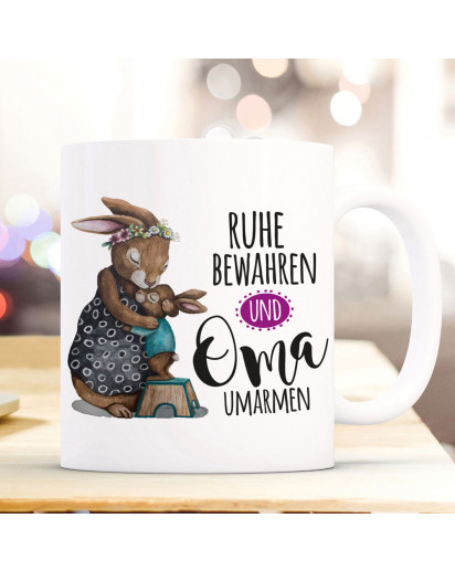 Tasse Becher mit Spruch Ruhe bewahren Oma umarmen & Hase Omi Omahase Hasenkinder Enkel Kinder Motiv Kaffeebecher Geschenk ts1090