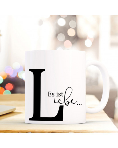 Tasse Becher mit Buchstabe L und Spruch „es ist Liebe" Geschenk Kaffeetasse Buchstabentasse mit Motto Kaffeebecher ts833