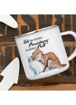 Emaille Becher Camping Tasse Katze & Kissen Spruch Beziehung mit Bett Kaffeetasse Geschenk Spruchbecher eb321