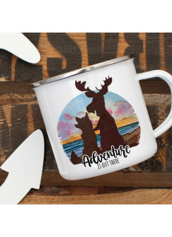 Emaille Becher Camping Tasse Wolf und Elch Pärchen Spruch Adventure is out there Kaffeetasse Geschenk Spruchbecher eb410