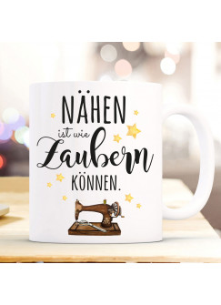 Tasse Becher mit Spruch nähen ist wie zaubern können & Nähmaschine Motiv Sterne Kaffeebecher Geschenk Spruchbecher ts1070