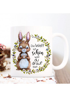 Tasse Becher mit Spruch Die Welt ist schön weil du drauf bist & Hase Häschen Herz Blumenkranz Motiv Kaffeebecher Geschenk ts1094