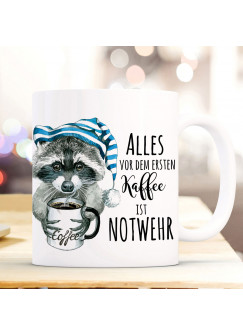 Tasse Becher Waschbär mit Kaffeetasse Schlafmütze & Spruch Alles vor dem ersten Kaffee ist Notwehr Kaffeebecher Geschenk ts1112